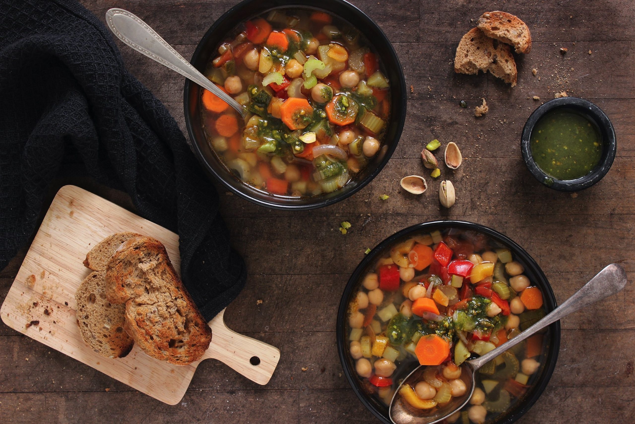 Eisenhaltiges Rezept für Marokkanische Gemüsesuppe mit Pistazien-Pesto