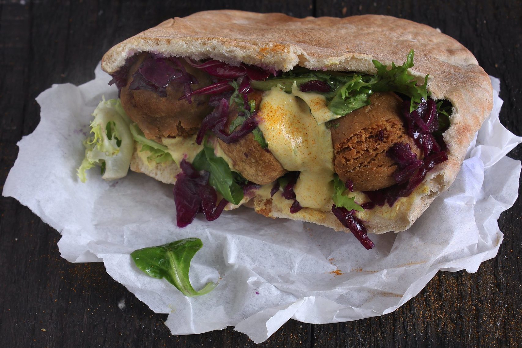Eisenhaltiges Rezept für Pita-Taschen mit Falafel, Rotkrautsalat und ...